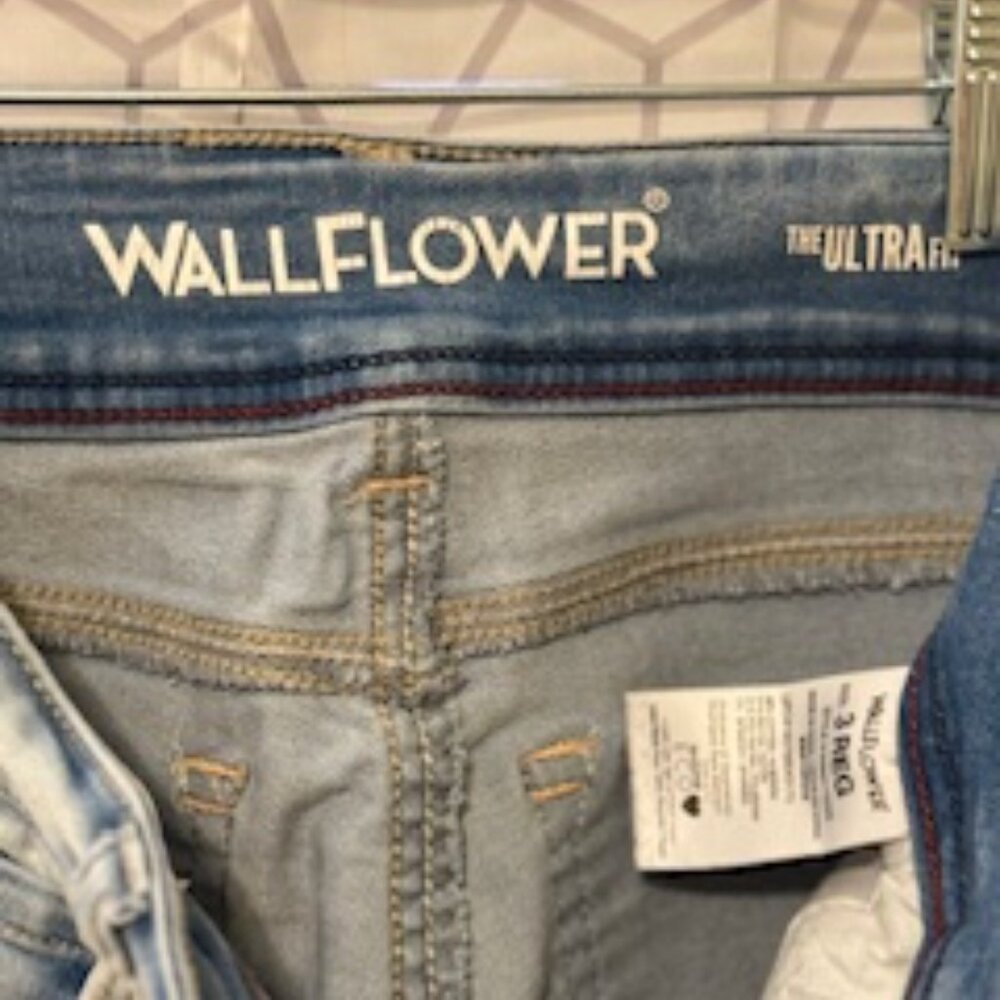 Wallflower Faded Slim-Fit Denim Jeans – Juniors 3 Regular - Comfy Everyday Style - Picture 4 of 5